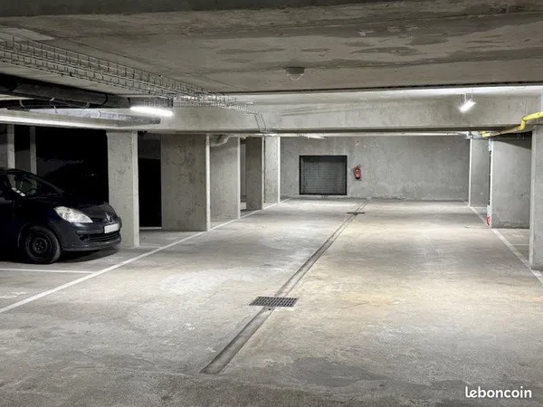 Place de parking à vendre - VOIRON centre