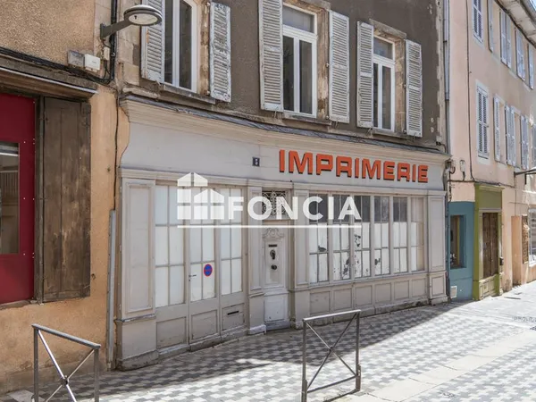 Rodez centre - bien d'exception avec local commercial et cour privative
