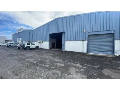 A LOUER Local commercial de 756m2 à JARRY