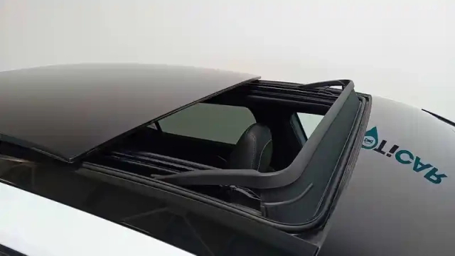 Peugeot 408 electrique 58 kwh 210 ch — photo 11