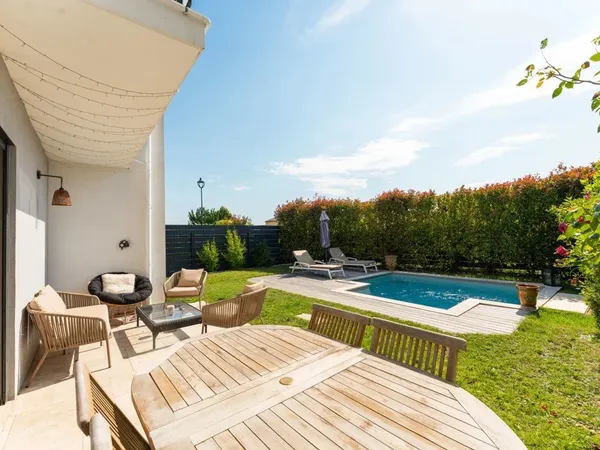 Référence : 7392-AUS - Maison 3 chambres, jardin, piscine et garage