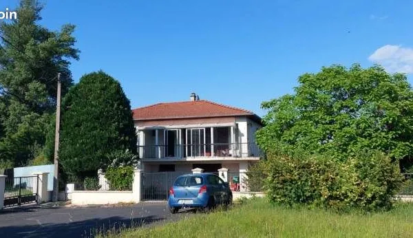 Maison individuelle 80m2 sur sous sol sur 708 m2 de terrain arboré