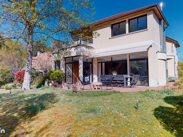 Maison 8 pièces 250 m²