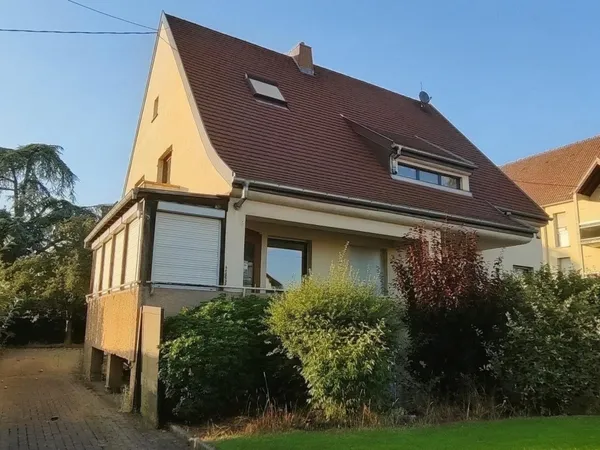 Immeuble local commercial (ancienne clinique vétérinaire) et logement spacieux