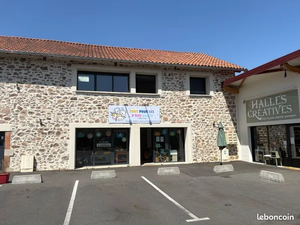 Local professionnel , 96 m² - Crezin
