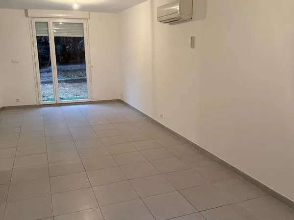 Bas de maison avec jardin privé