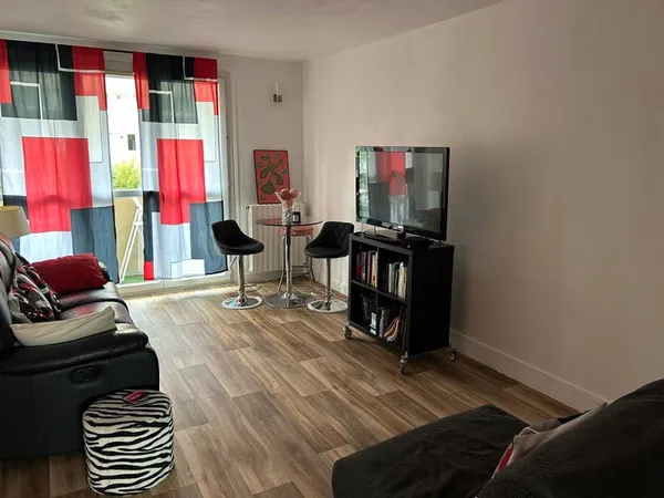 Loue chambre dans bel appartement Paris Centre.
