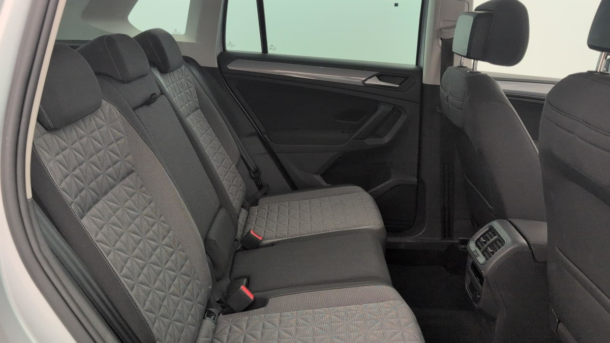 Volkswagen Tiguan — photo 10