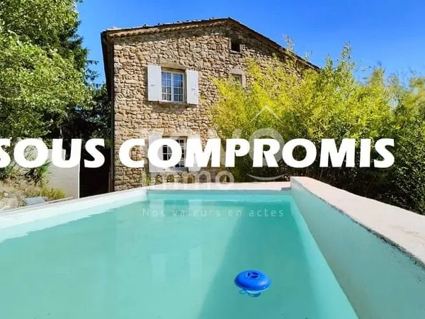 Authentique mas en pierres au coeur de la Drôme provençale.