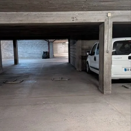 Vends 1 place de parking 12 mètres carrés situé au 36 rue de Fontenay à Vincennes