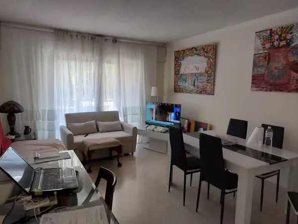 Chambre avec accès à l'appartement
