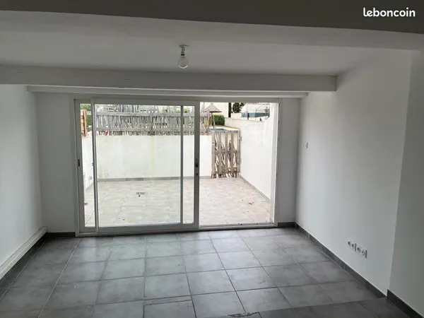 Appartement T1 bis dans une copropriété avec piscine