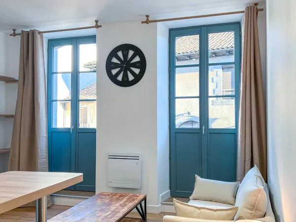 Appartement meublé avec coin nuit et balcon