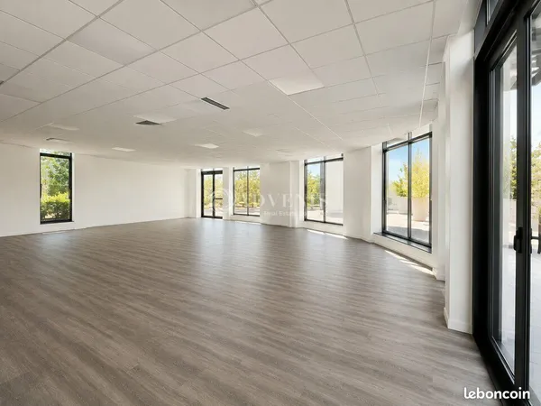 Bureau 137 m²