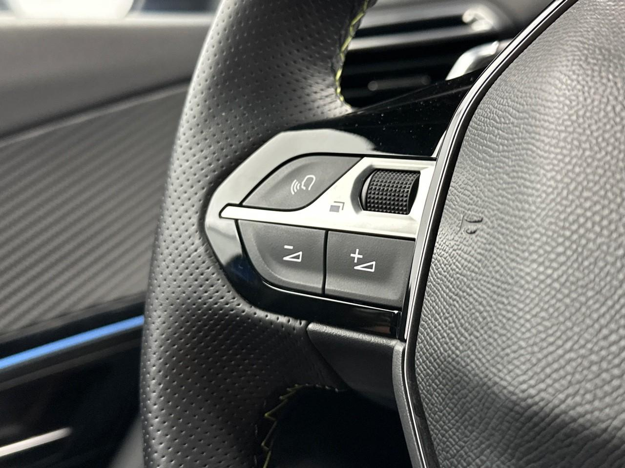 Peugeot 2008 puretech 130 s&s eat8 gt — photo 18