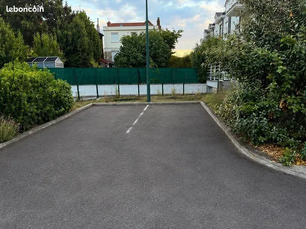 Place de parking sécurisée - à 200 m de la gare d'Eaubonne