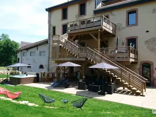 Bel Appartement insolite 120m2 meublé/JACUZZI toute option parking vue panoramique courte et moyenne