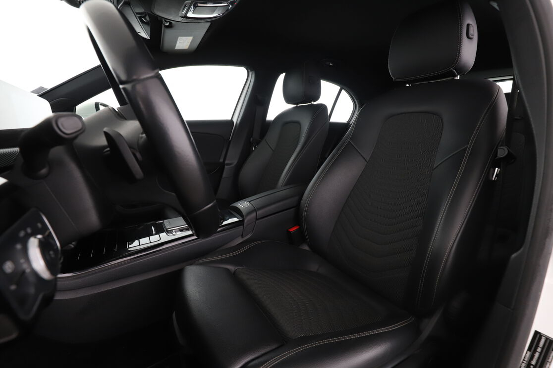 Mercedes-Benz Classe A 180 d Style Line 7G-DCT — photo 9