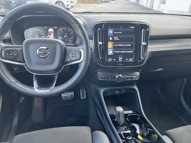 Volvo Xc40 t2 129ch r-design geartronic 8 — photo 8