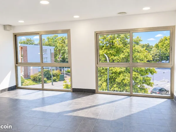 LOCAL BUREAUX / ACTIVITE 100 m2 EN ETAGE