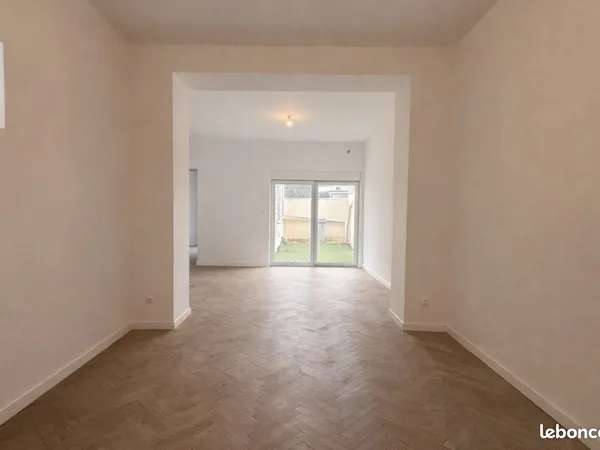 Location chambre meublée dans une maison en colocation