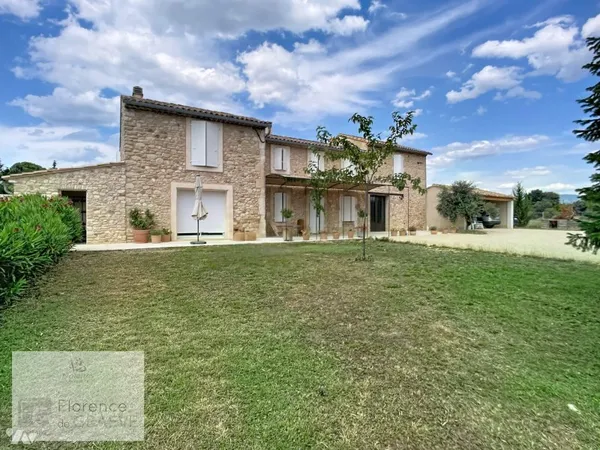 Maison 7 pièces 300 m²