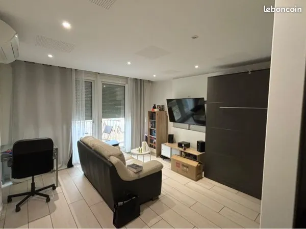 Appartement Location Bron 1p 31m² 750€