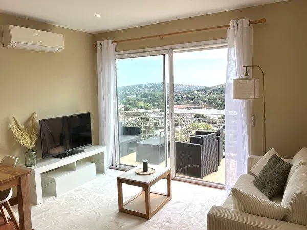 Appartement T3 meublé avec terrasse et belle vue - disponible jusqu'en juin
