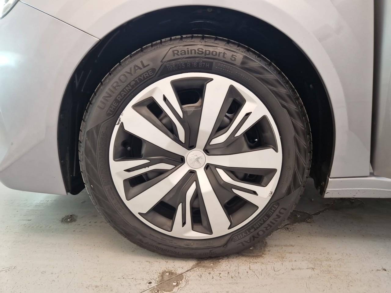 Peugeot 208 puretech 75 s&s bvm5 active business — photo 16