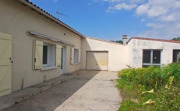 A RENOVER Maison T5 avec garage sur 1000 m² St Sulpice De Royan centre