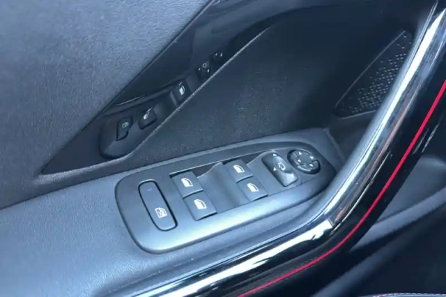 Peugeot 2008 puretech 130ch s&amp;s bvm6 — photo 20