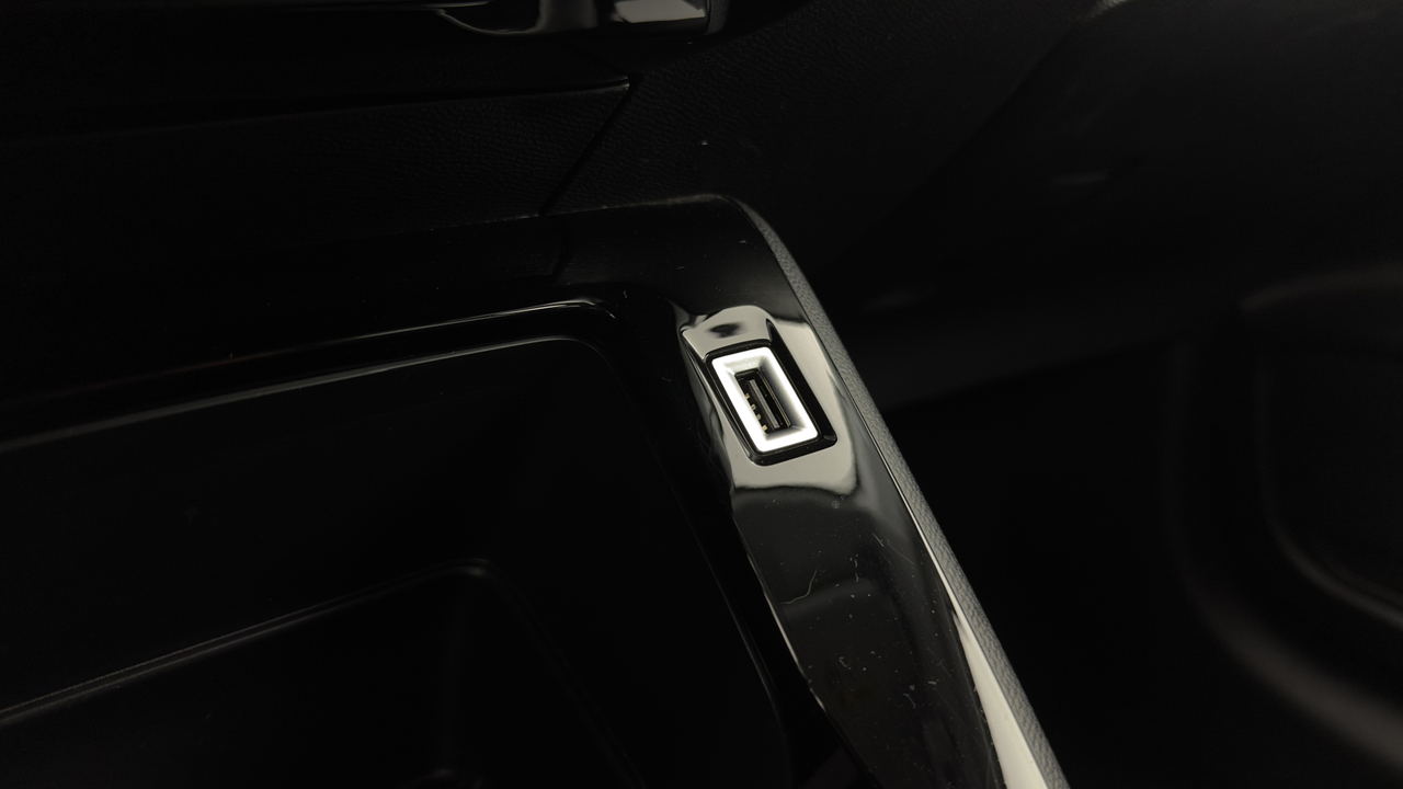 Peugeot 208 PureTech 100 S&amp;S EAT8 — photo 18