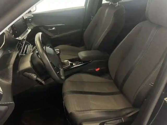 Peugeot 2008 1.2 puretech 130ch s&amp;s allure 7cv — photo 8