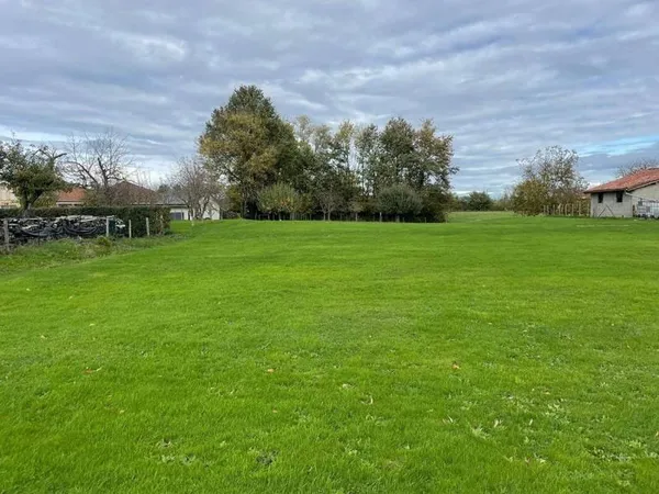 Terrain constructible 1888 m²