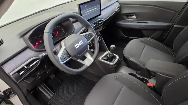 Dacia Sandero sce 65 — photo 28
