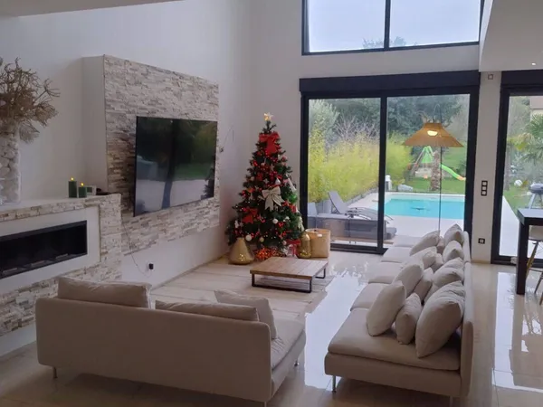 Maison 10 pièces 250 m²