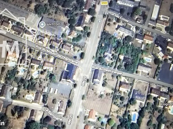 Terrain 883 m²