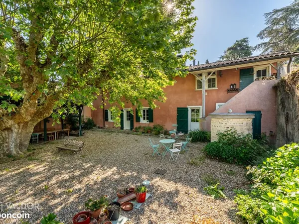 Maison 7 pièces 220 m²