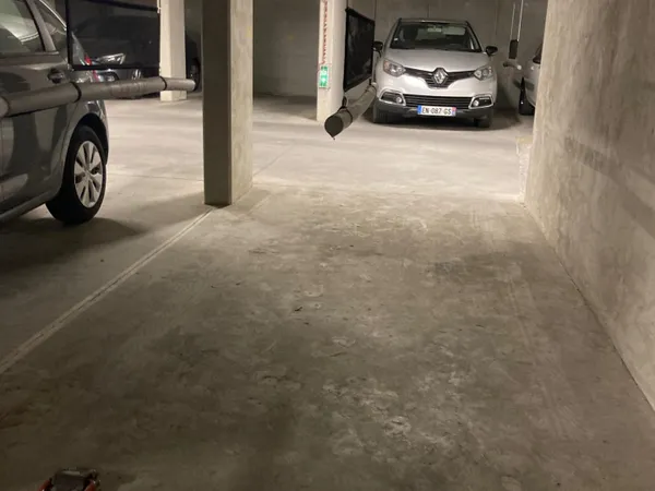 Loue parking 12m² Cadereau / Pompidou