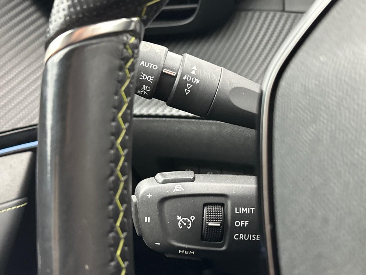 Peugeot 2008 electrique 136 ch gt pack — photo 17