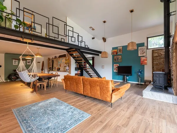 Ancien garage métamorphosé en loft contemporain