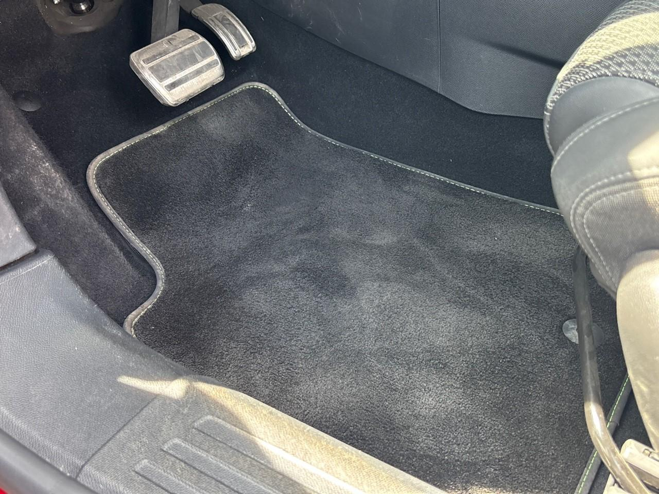 Peugeot 2008 1.2 puretech 130ch s&s gt eat8 — photo 28