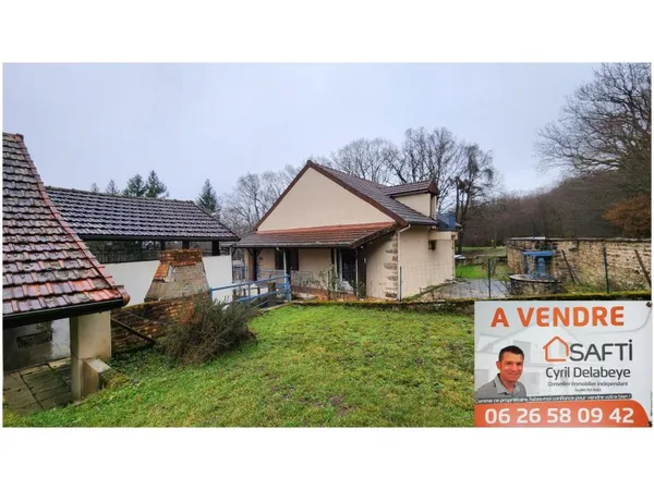 Panorama champêtre protégé sans voisins : transformez cette maison et sa dépendance volumineuse en p