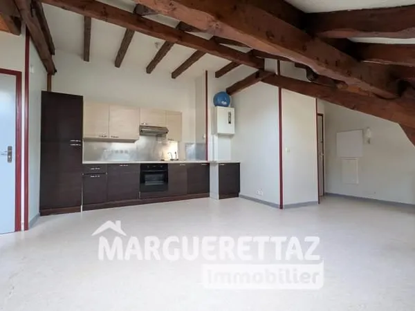 Appartement T2 dernier étage centre village