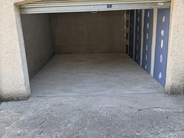 📦 Box de stockage 18 m² — Centre ville d'Artix