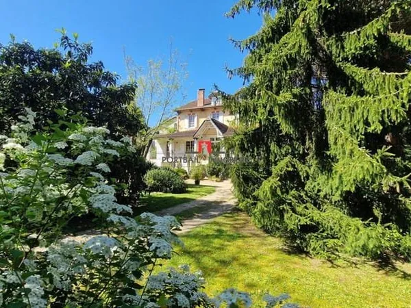 Maison 10 pièces 354 m²
