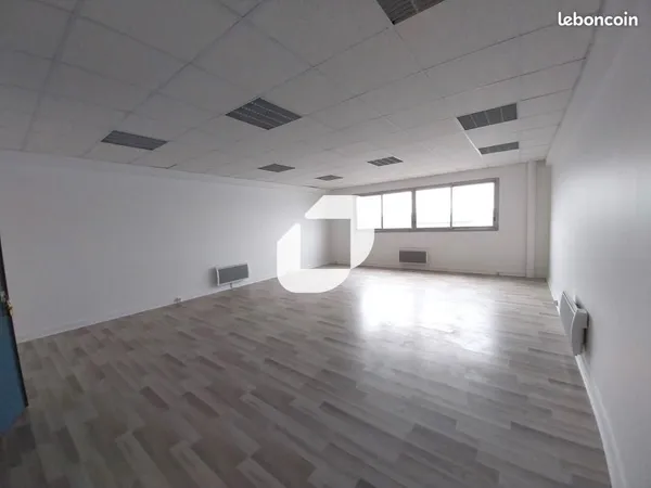 Bureau 1 637 m²