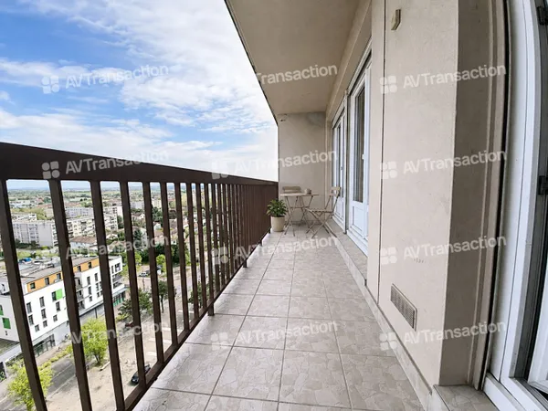 T4 de 82,5 m2 3 chambres -Balcon- Place de parking - Cave