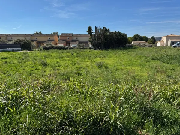 Terrain 730 m²