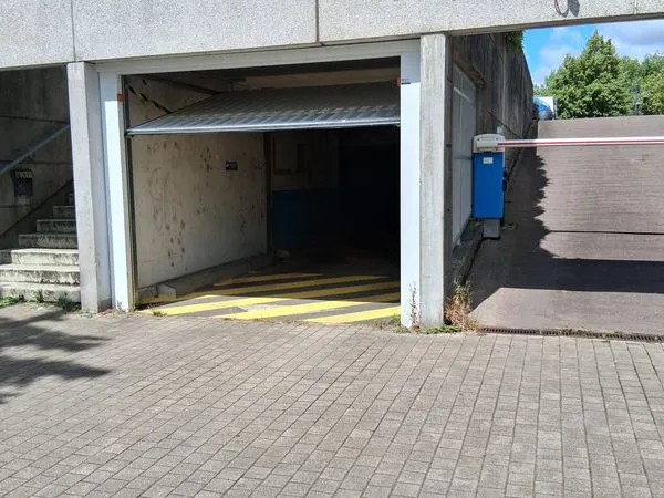Place de parking intérieure